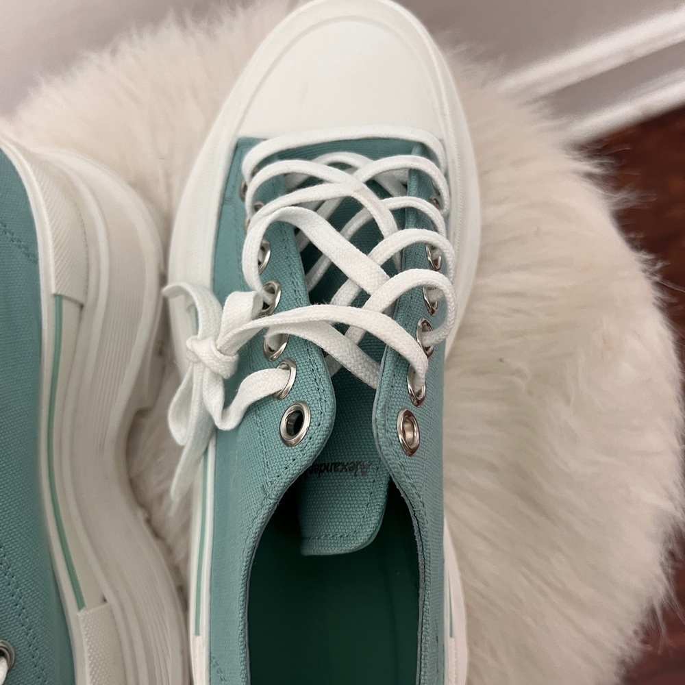 Alexander Mcqueen thread slick lace up sneaker - Picture 9 of 14